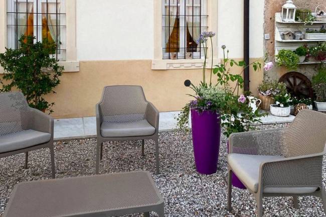 Столик пластиковый журнальный Net Table 100 тортора 1000х600х400 мм