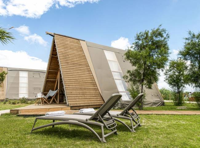 Шезлонг-лежак пластиковый Atlantico тортора, агава 1720-2040х700х350 мм