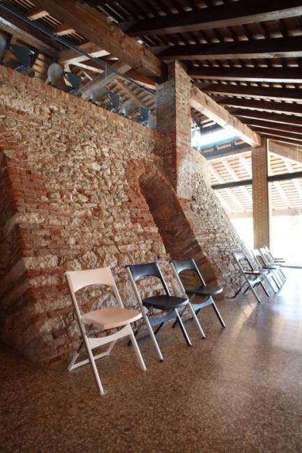 Стул пластиковый складной Compact жемчужно-серый 435х470х775 мм