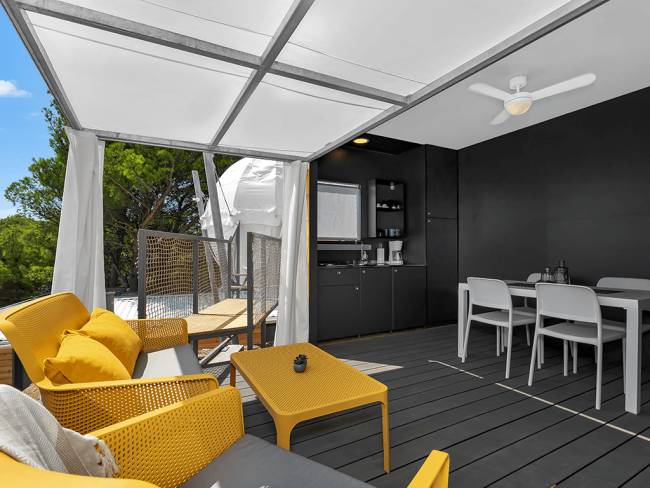 Диван пластиковый Net Bench горчичный 1160х700х860 мм Диван пластиковый Net Bench горчичный 1160х700х860 мм